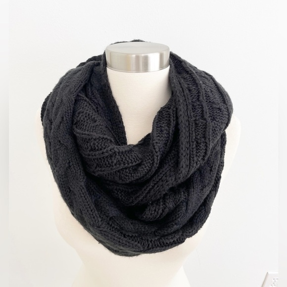 Cable Knit Black Infinity Scarf One Size - Picture 1 of 6